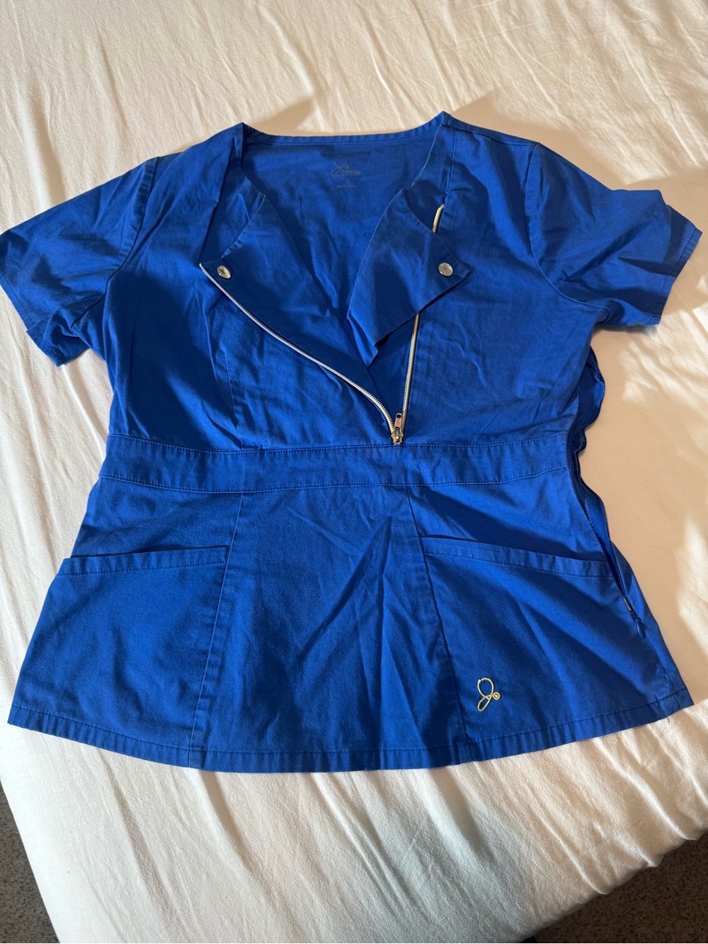 Jaanuu Short-Sleeve Zip V-Neck Top in Royal Blue